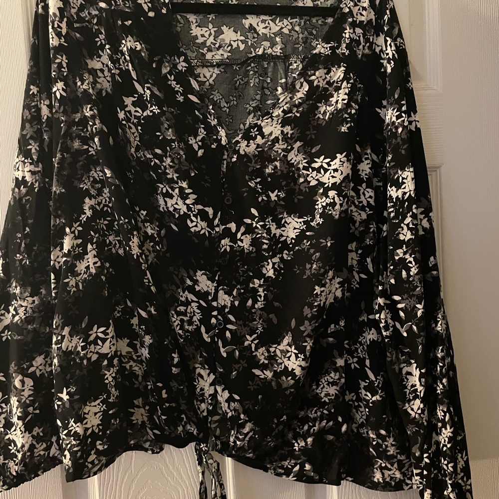 Floral tie shirt with balloon sleeves